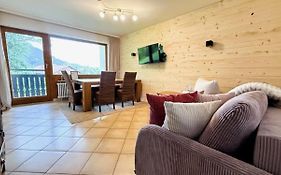 Ferienwohnung Aigisblick mit Pool und Sauna, direkt am Skihang